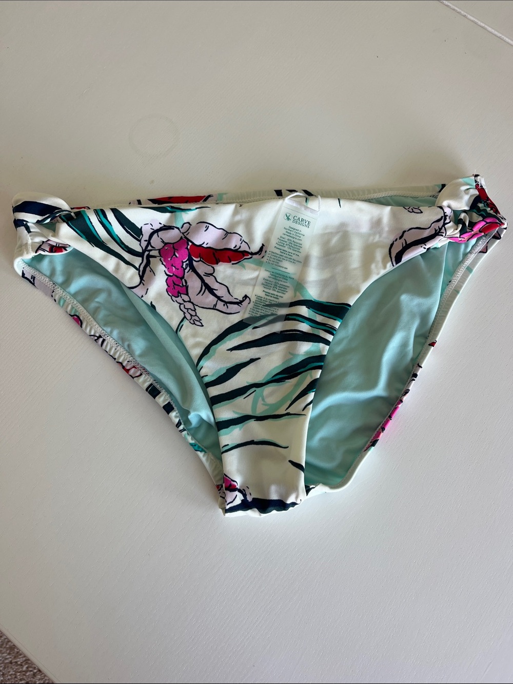 Carve designs NWT size M Laguna Bikini Bottoms in Tropical Floral Mint & White